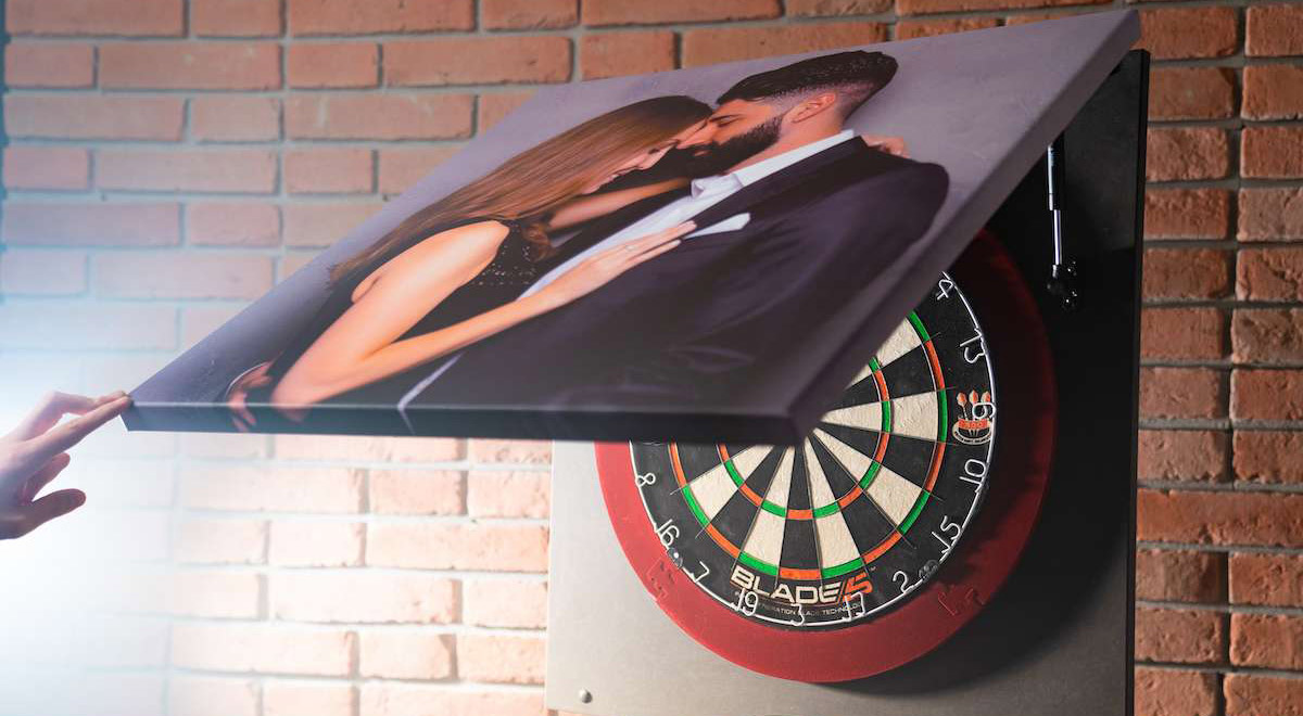 Invisible-Darts-Das-Dartboard-mit-Leinwand
