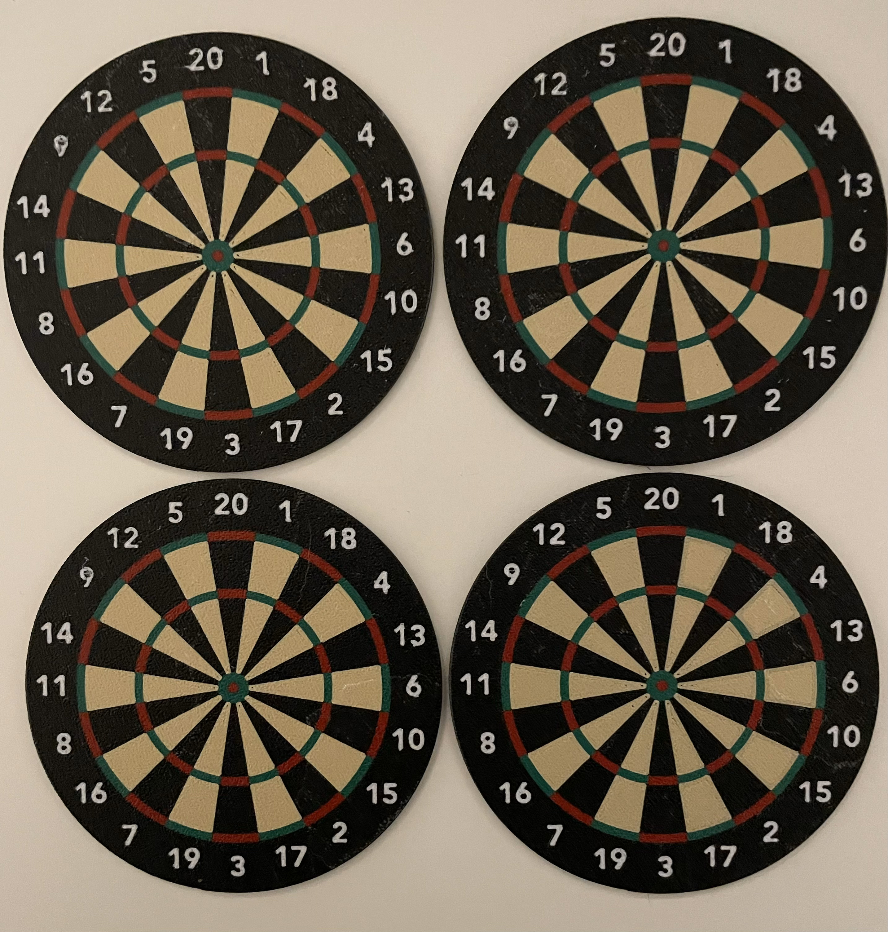 Invisible-Darts-Bierdeckel-Untersetzer-Dartboard 4 Stück von oben